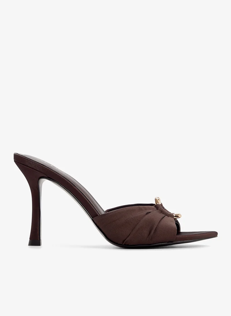 الدو صنادل نسائية بكعب عالي